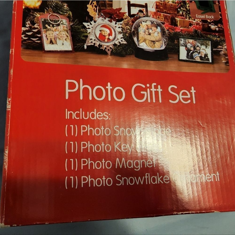 HOLIDAY Photo Gift Set, picture frames, picture globe. New in box